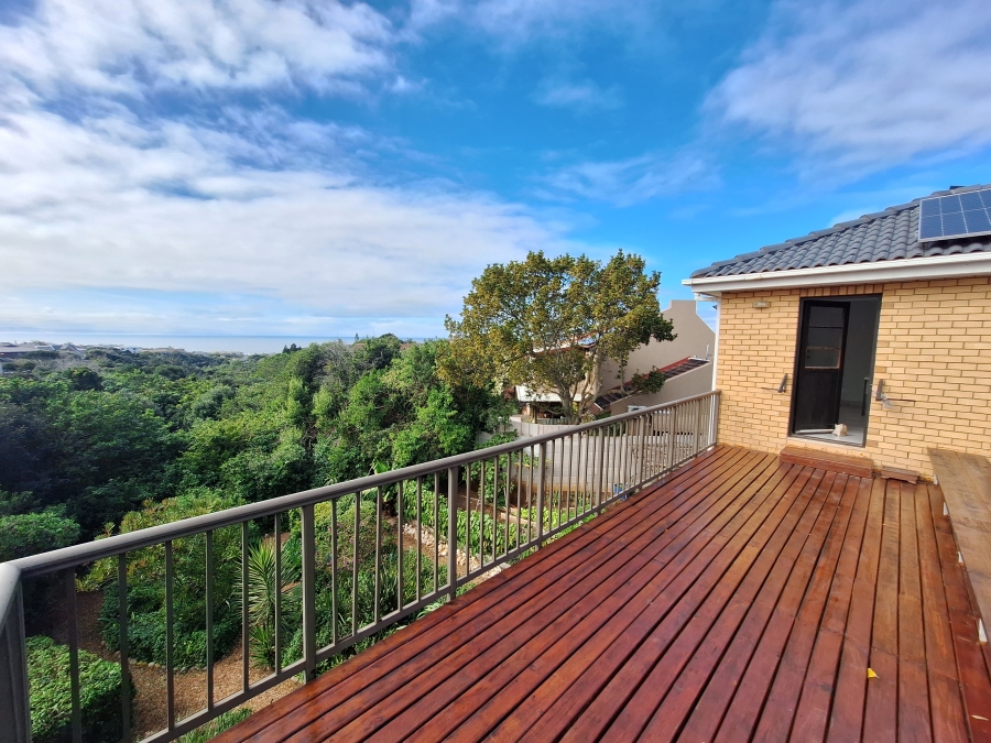 4 Bedroom Property for Sale in Wavecrest Eastern Cape